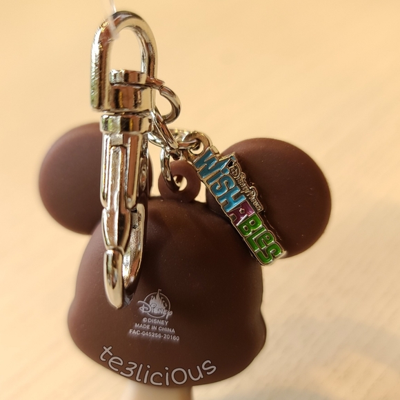 DISNEY PARKS WISHABLES ICE CREAM BAR KEYCHAIN - Picture 4 of 8